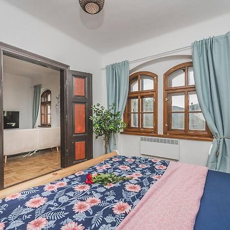 Carolina'S Romantic Apartment Hradec Kralove Exterior photo