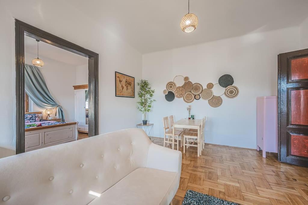 Carolina'S Romantic Apartment Hradec Kralove Exterior photo
