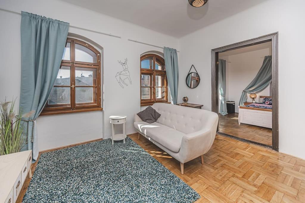 Carolina'S Romantic Apartment Hradec Kralove Exterior photo